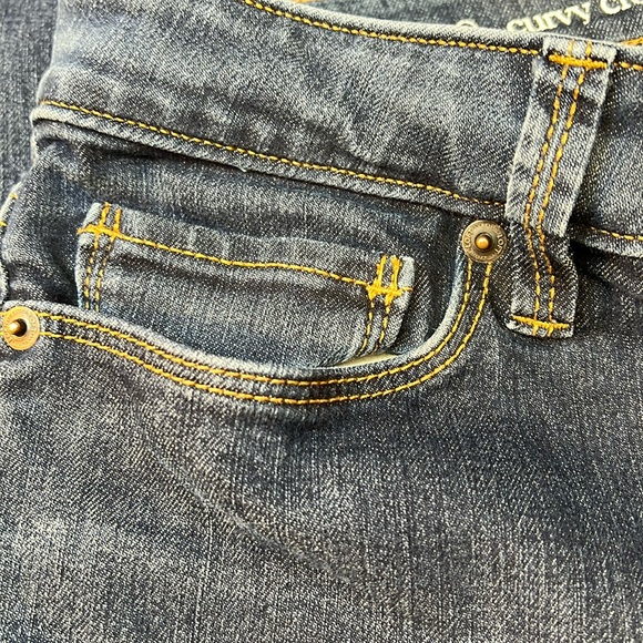 Loft Curvy Crop Jean in Size 10. EUC. Standard 5-pockets. - Picture 2 of 6